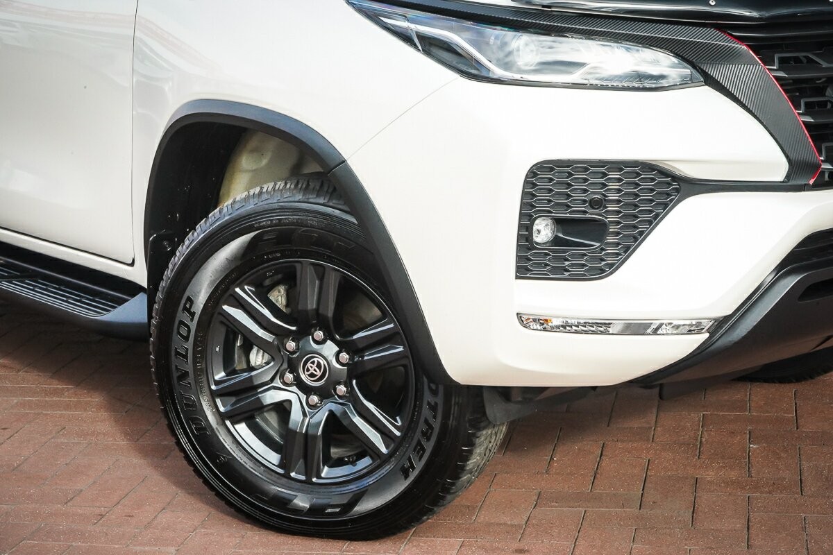 Toyota Fortuner image 2