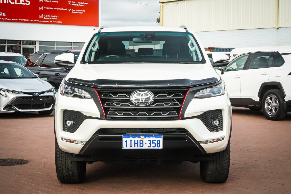 Toyota Fortuner image 3