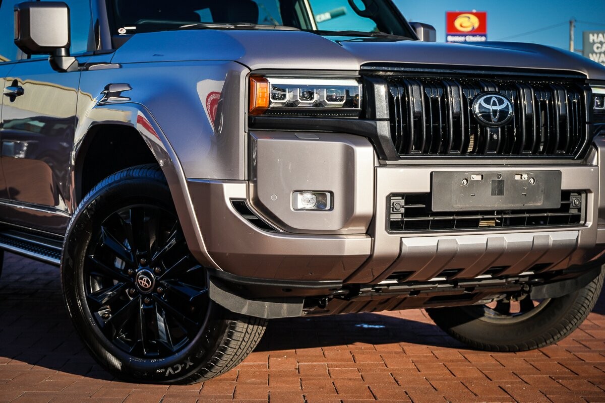 Toyota Landcruiser Prado image 2