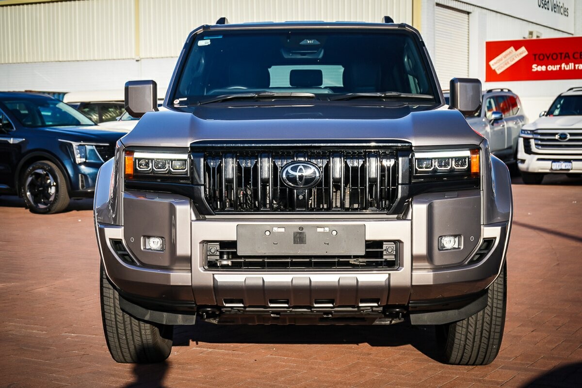 Toyota Landcruiser Prado image 3