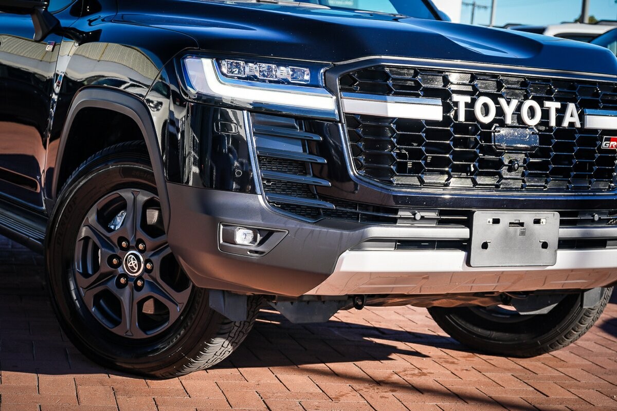 Toyota Landcruiser image 2