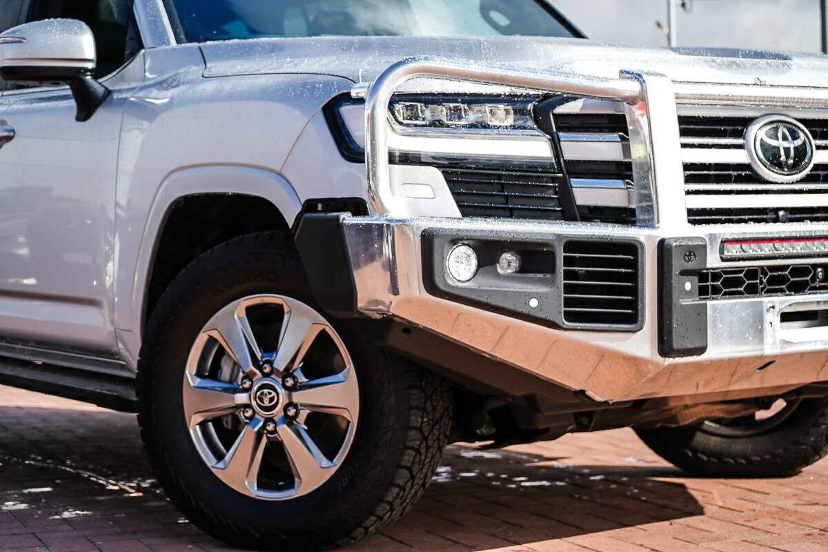 Toyota Landcruiser image 2