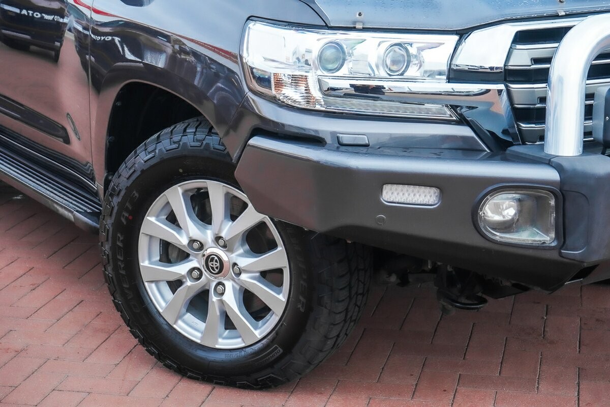 Toyota Landcruiser image 2