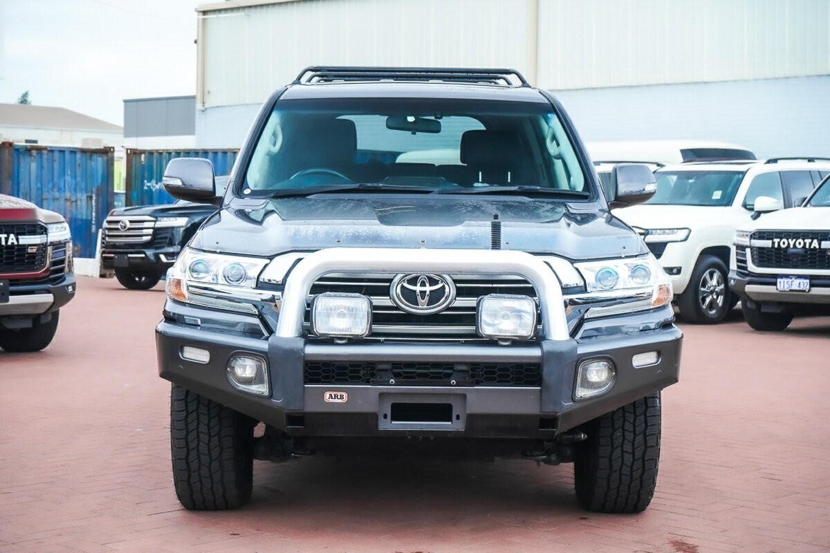 Toyota Landcruiser image 3