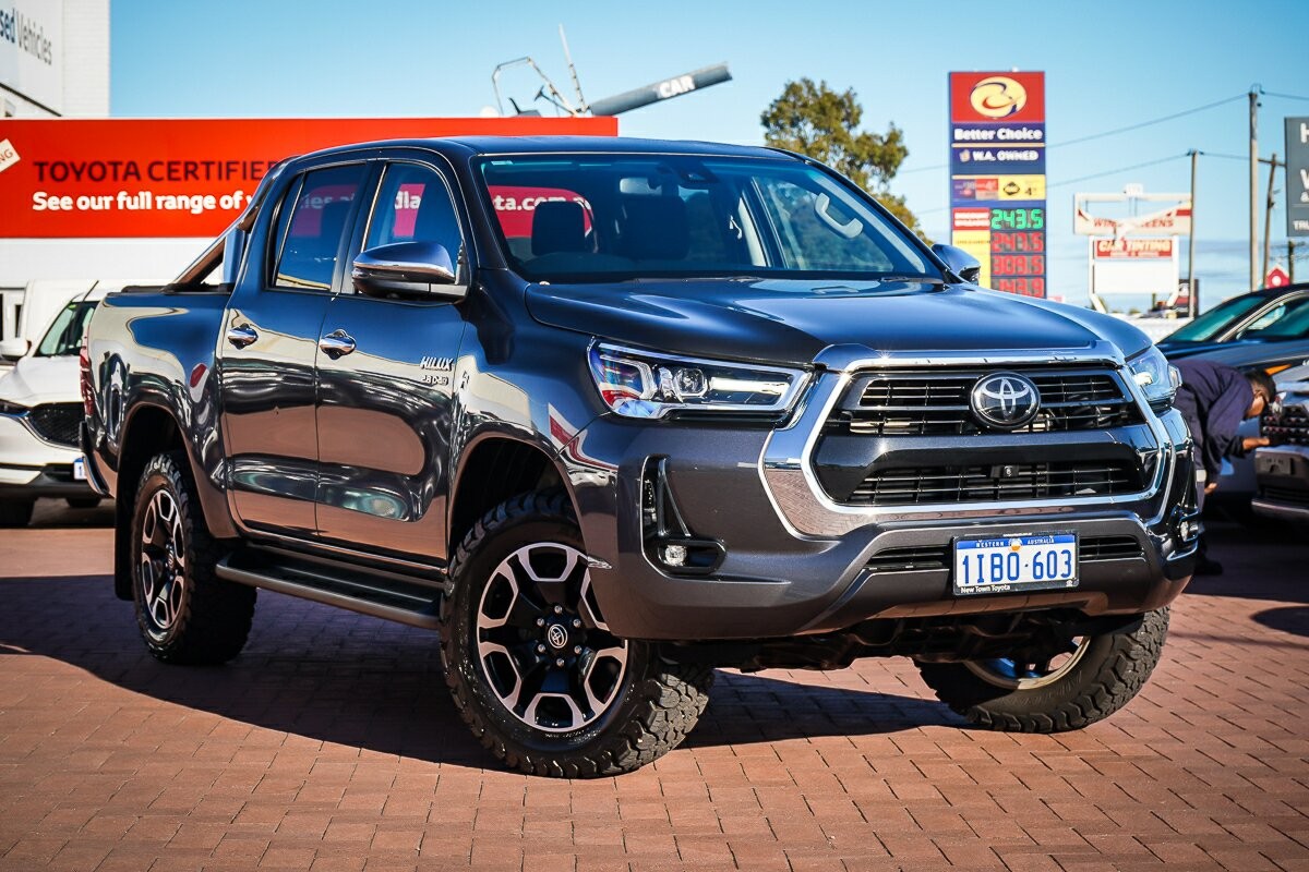 Toyota Hilux image 1