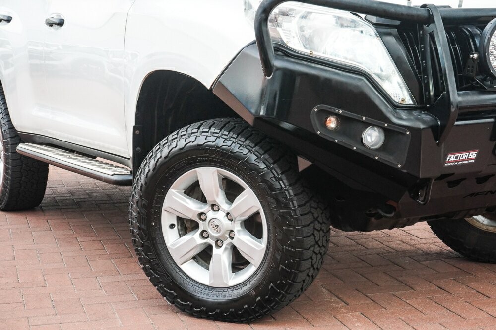 Toyota Landcruiser Prado image 2