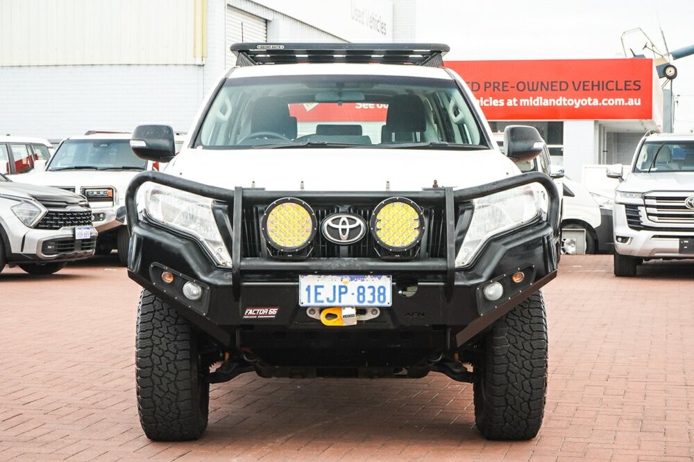Toyota Landcruiser Prado image 3