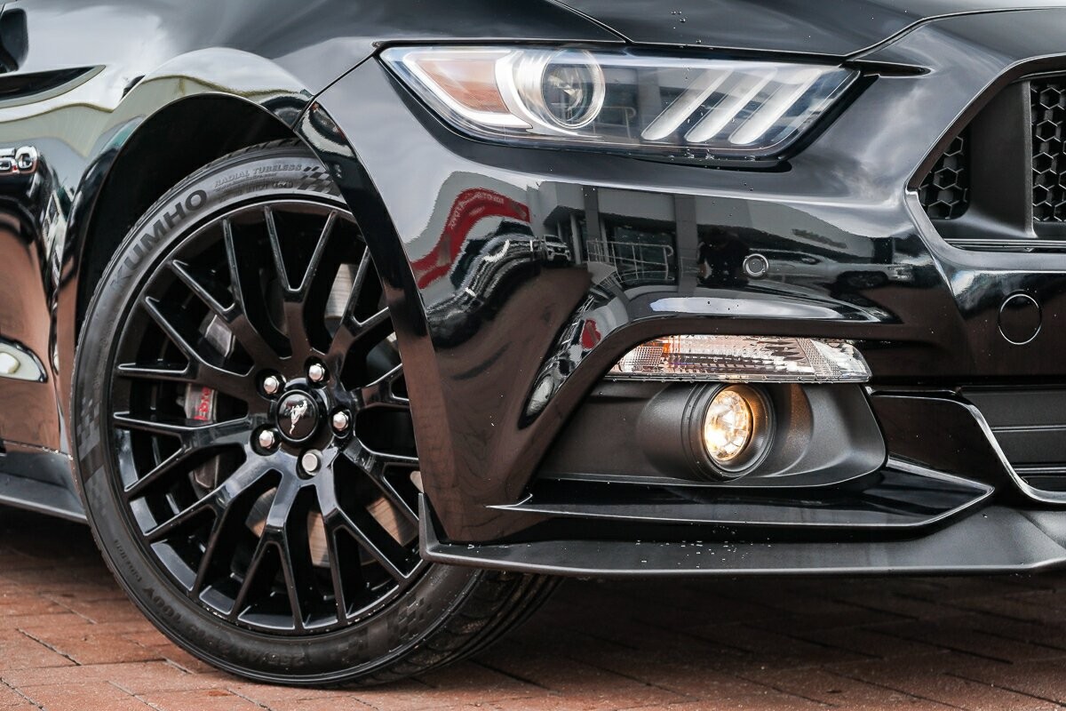 Ford Mustang image 2