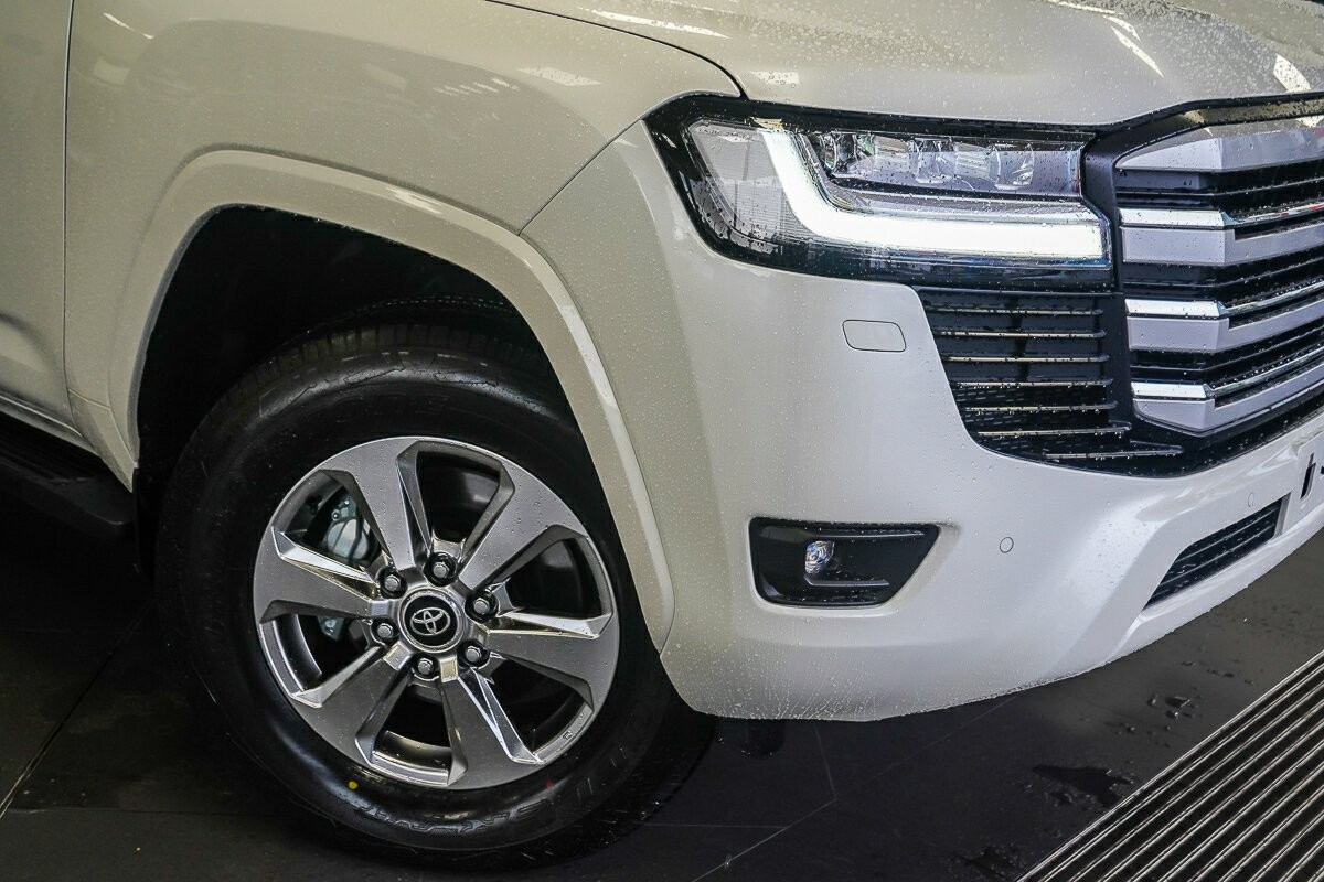 Toyota Landcruiser image 2
