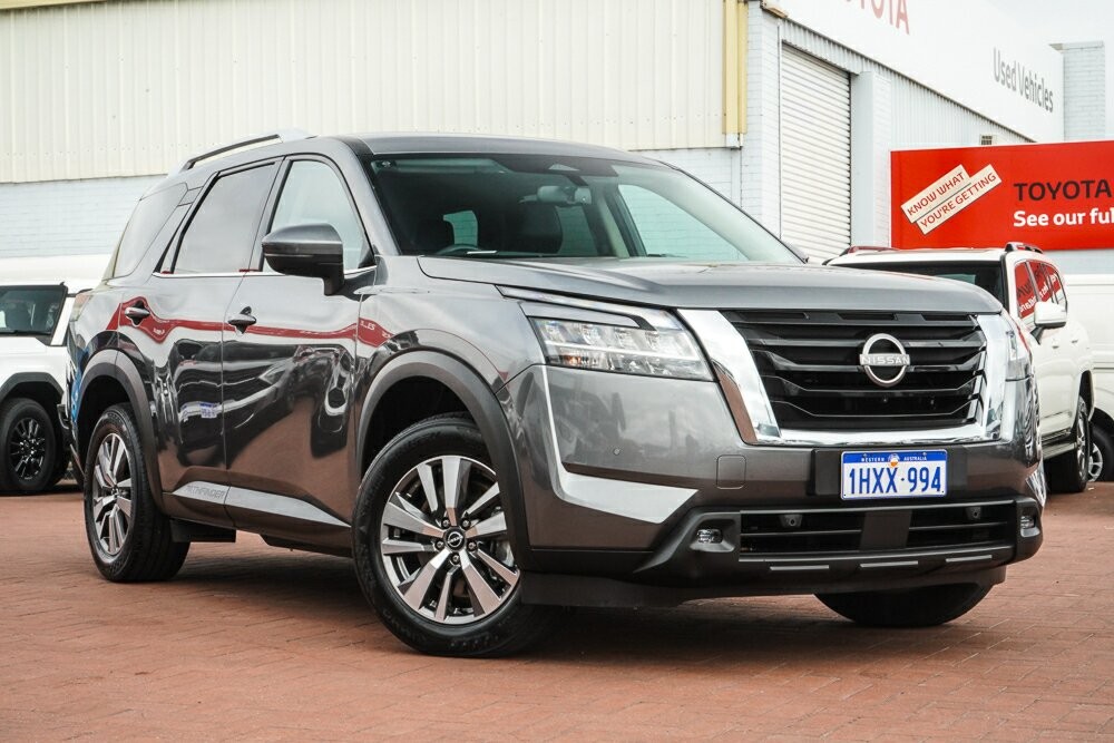 Nissan Pathfinder image 1