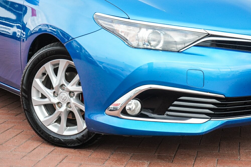 Toyota Corolla image 2