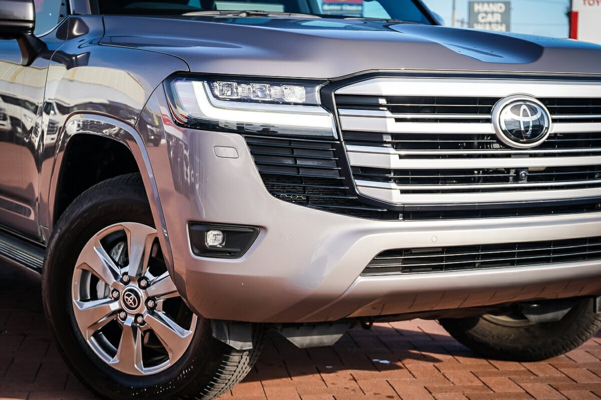 Toyota Landcruiser image 2
