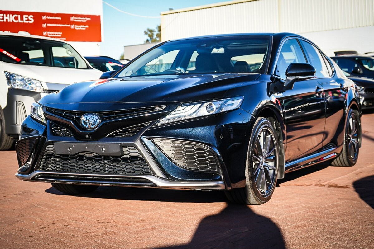 Toyota Camry image 4