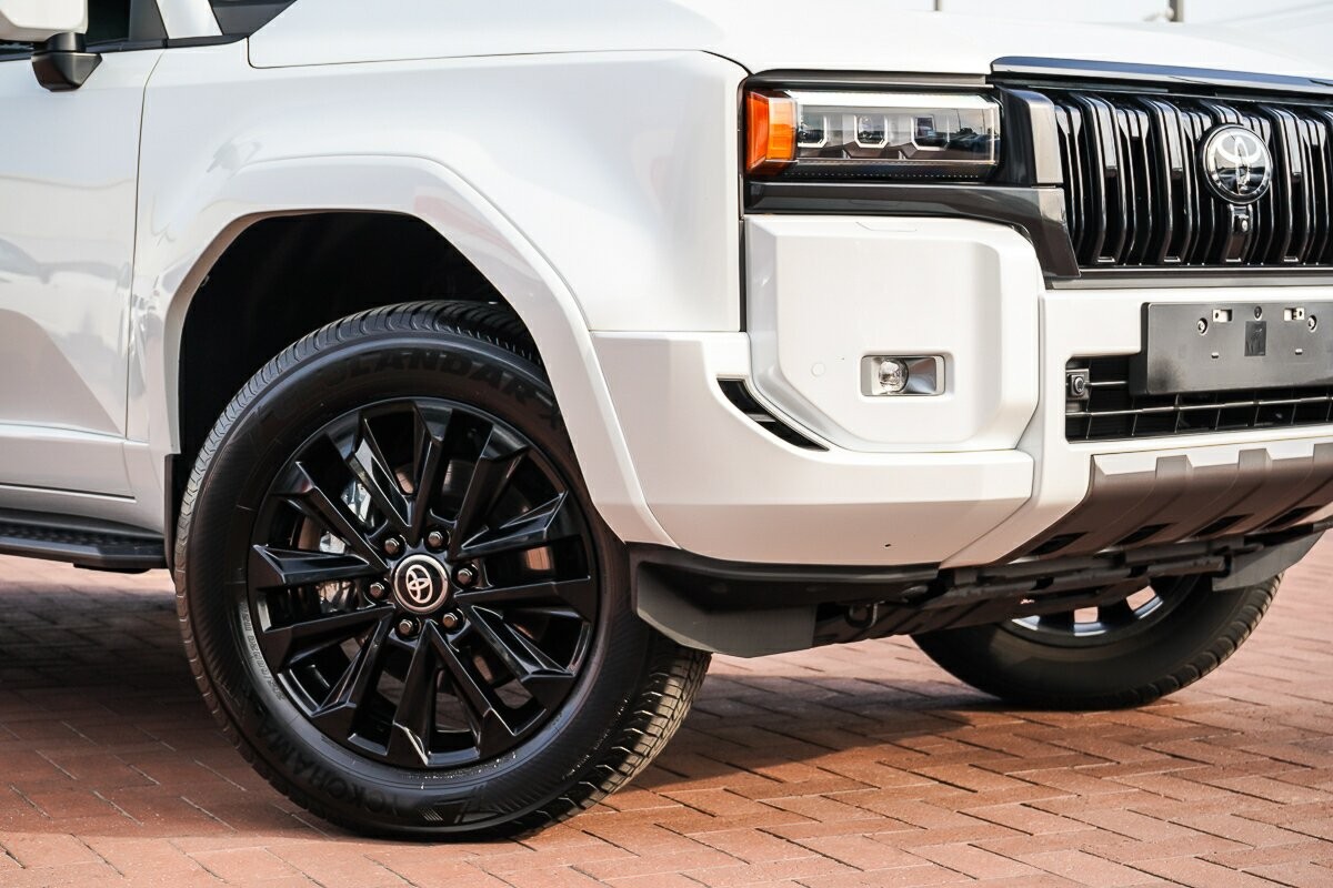 Toyota Landcruiser Prado image 2