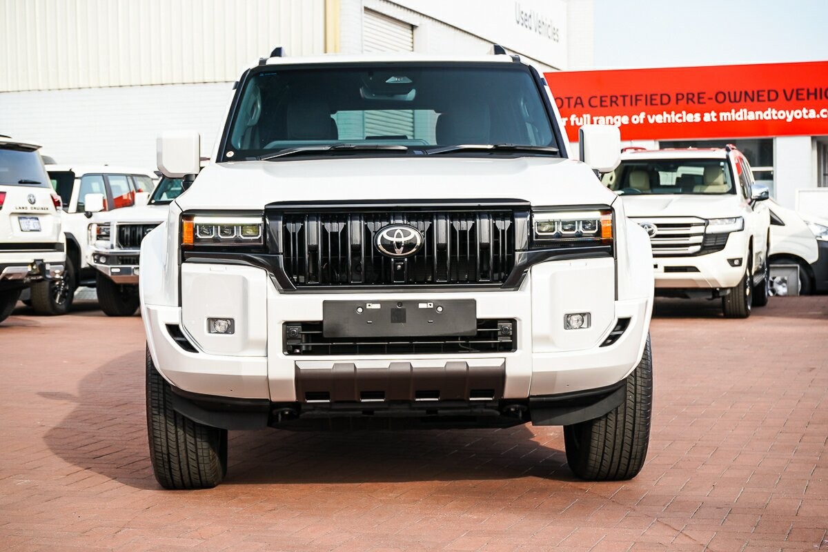 Toyota Landcruiser Prado image 3