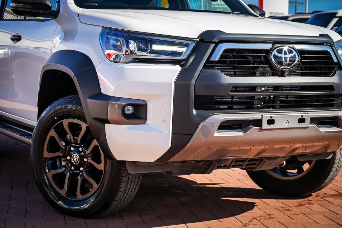 Toyota Hilux image 2