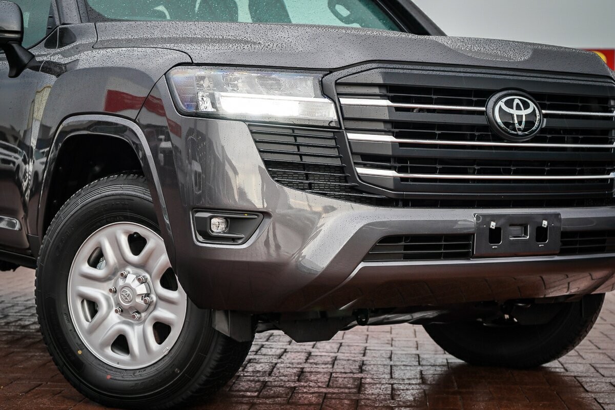 Toyota Landcruiser image 2