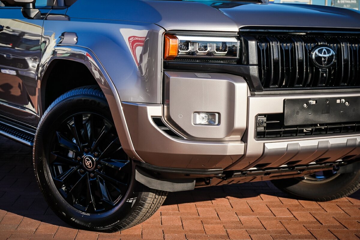 Toyota Landcruiser Prado image 2