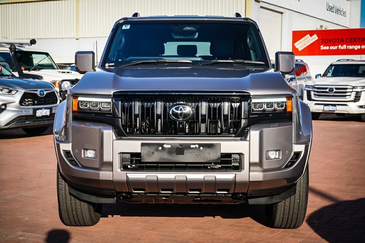 Toyota Landcruiser Prado image 3