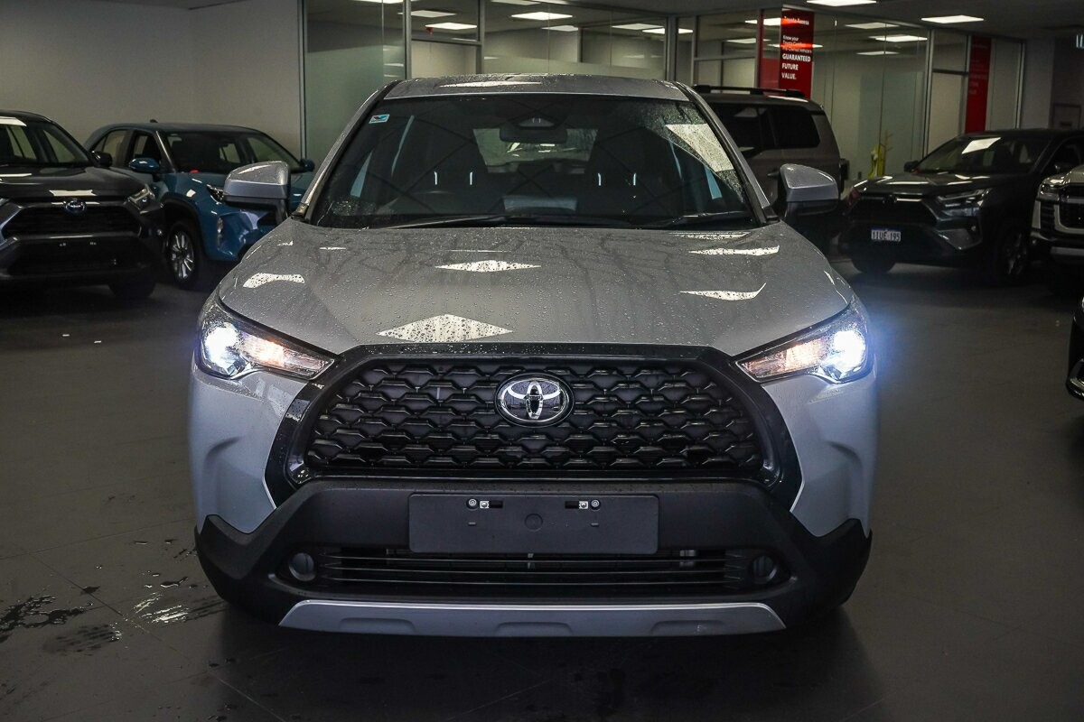Toyota Corolla Cross image 3