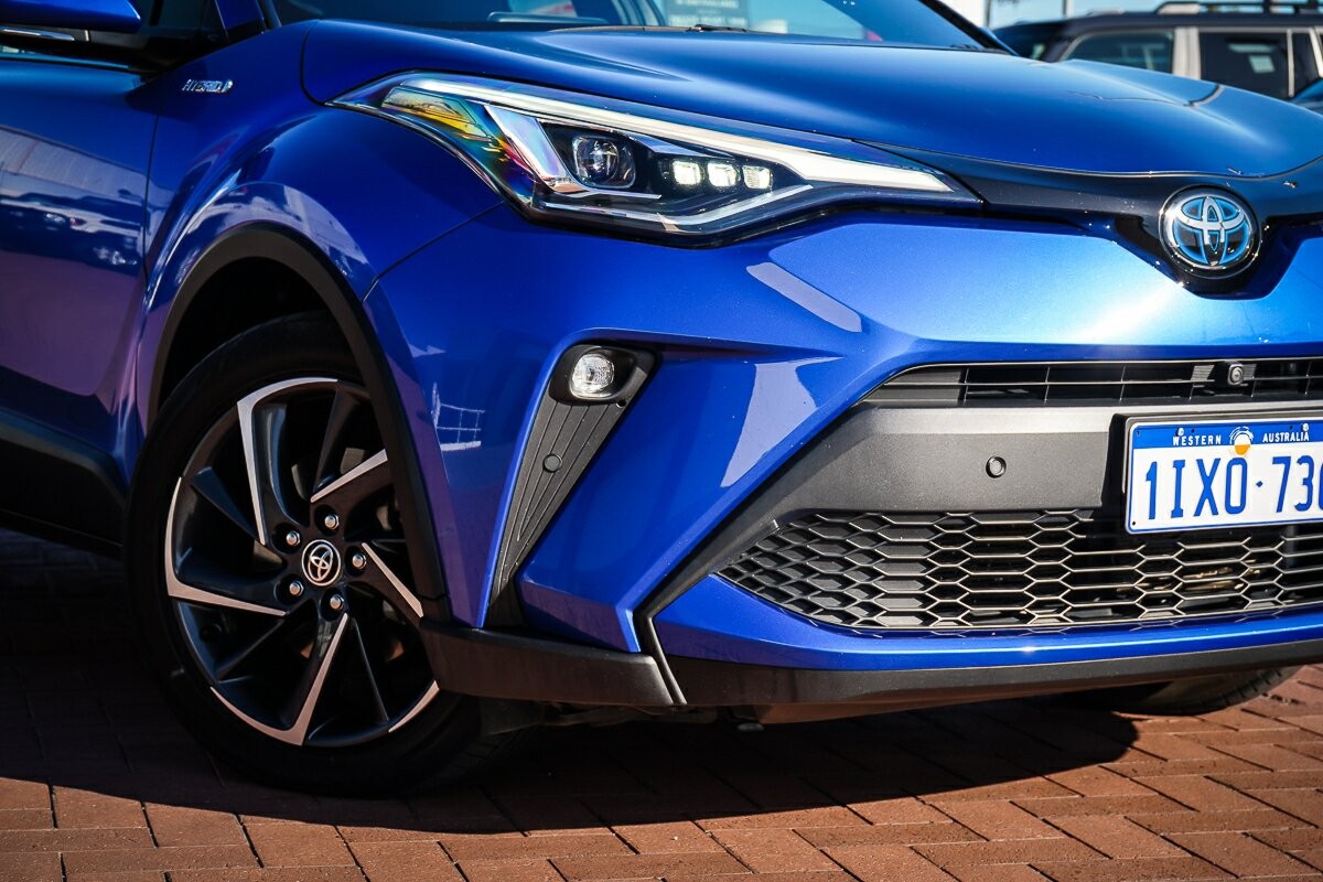 Toyota C-hr image 2