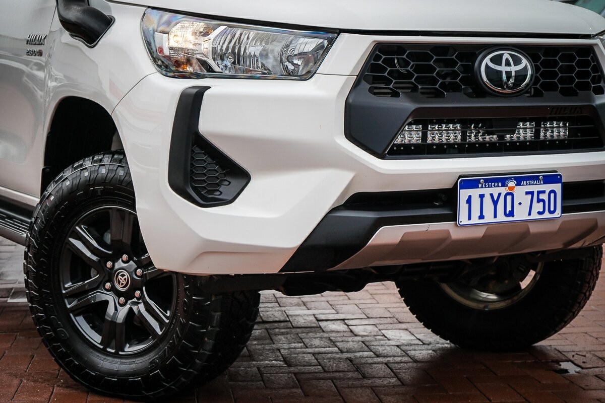 Toyota Hilux image 2
