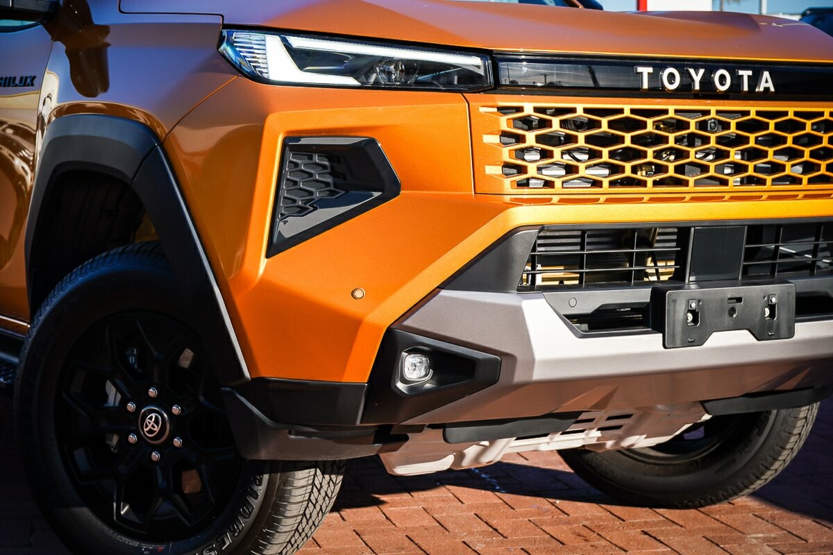 Toyota Hilux image 2