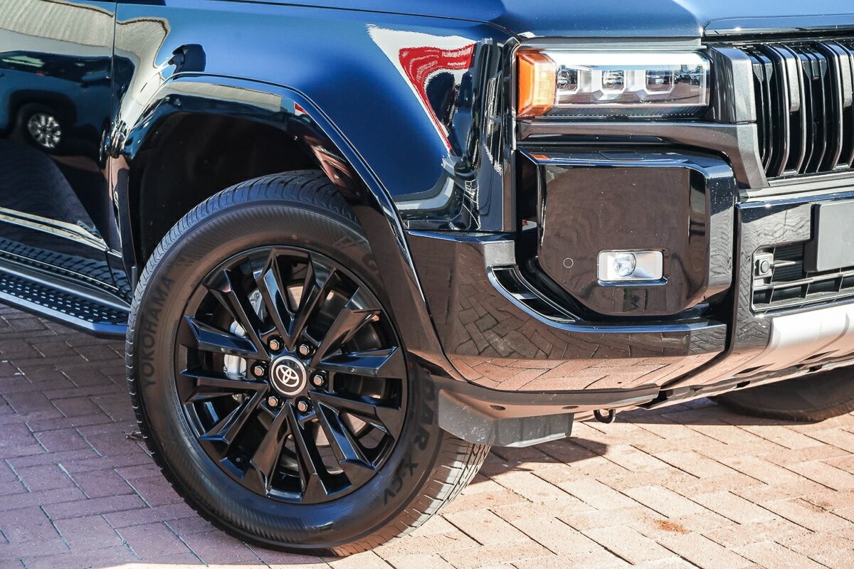 Toyota Landcruiser Prado image 2