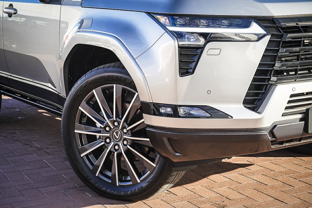 Lexus Gx image 2
