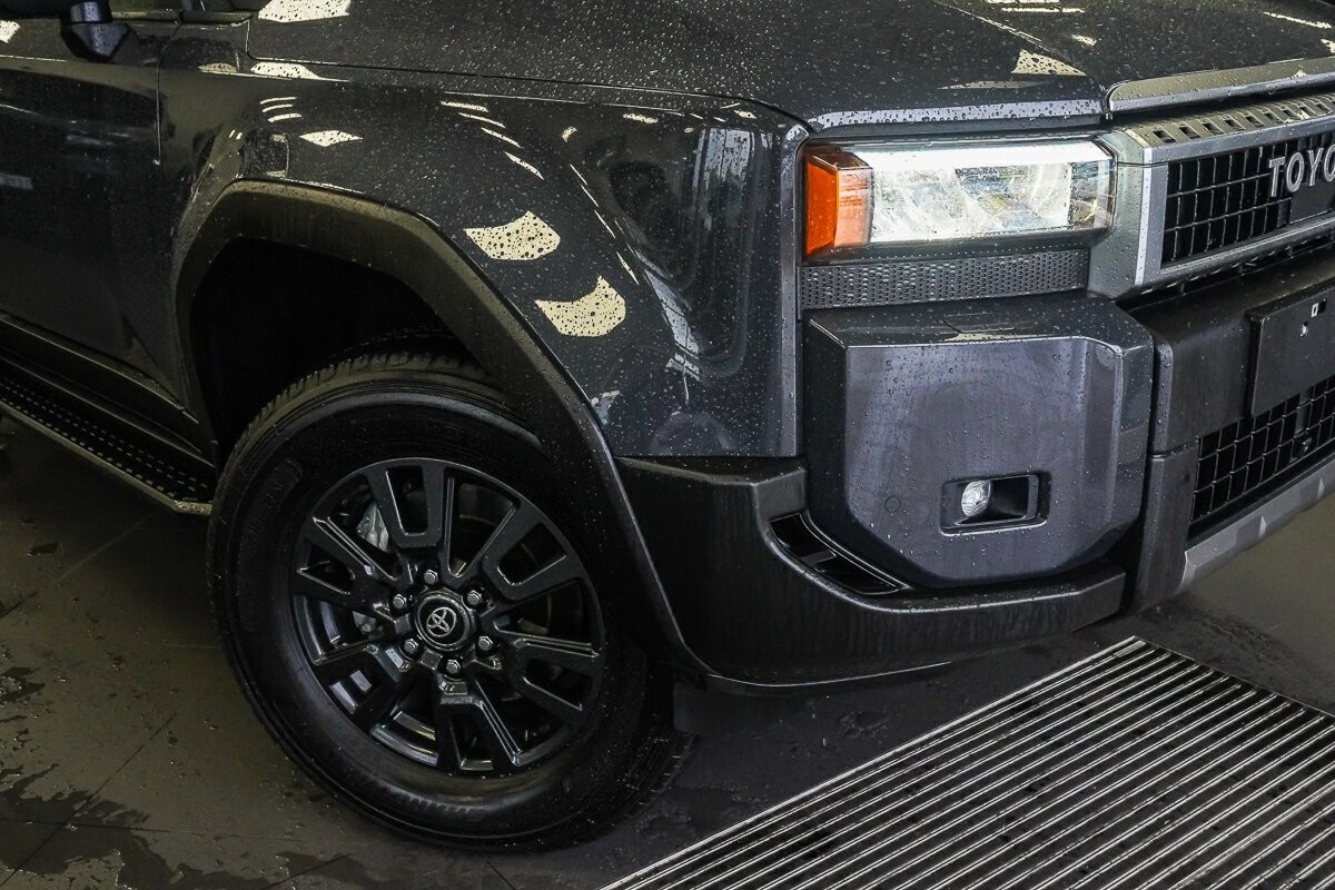 Toyota Landcruiser Prado image 2