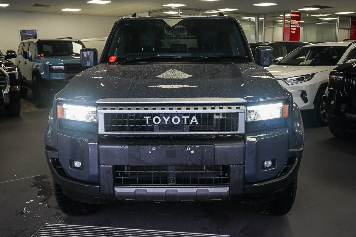 Toyota Landcruiser Prado image 3