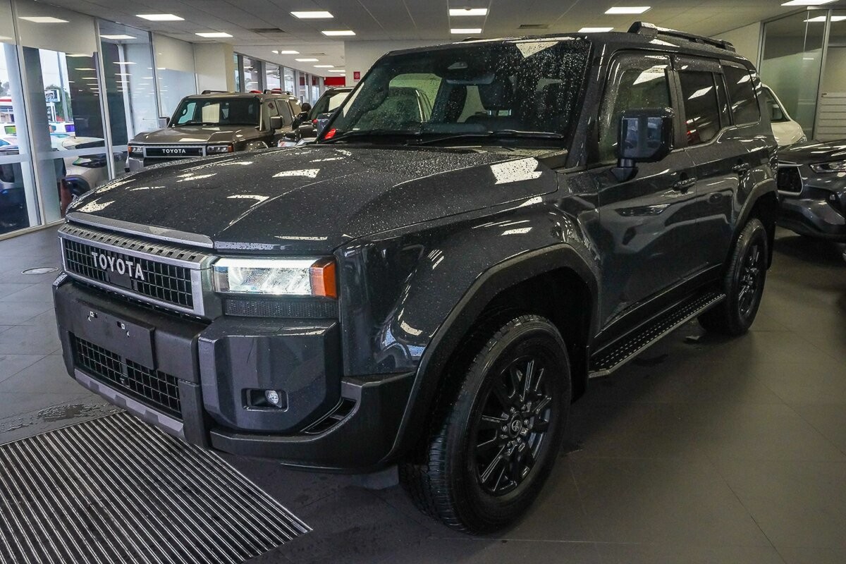 Toyota Landcruiser Prado image 4