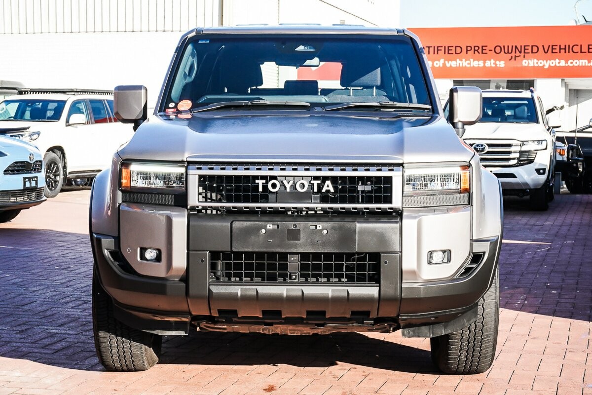 Toyota Landcruiser Prado image 3