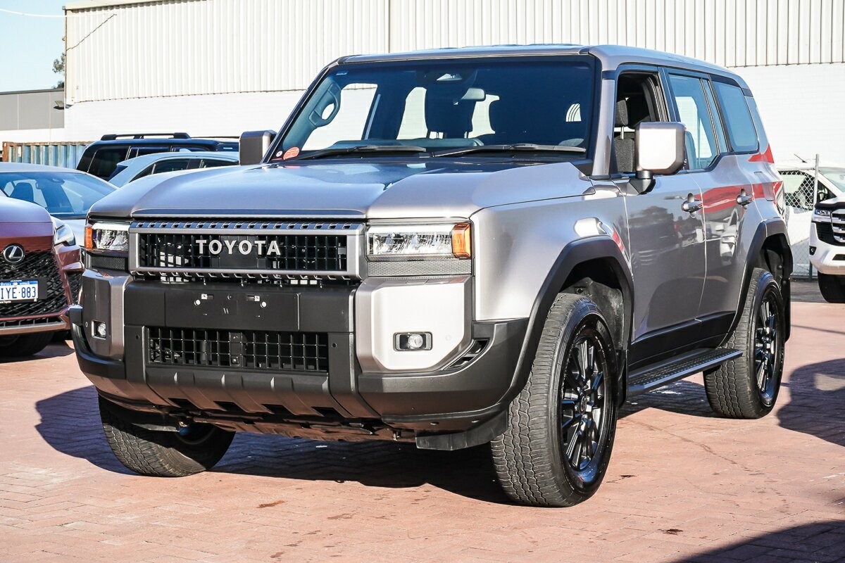 Toyota Landcruiser Prado image 4