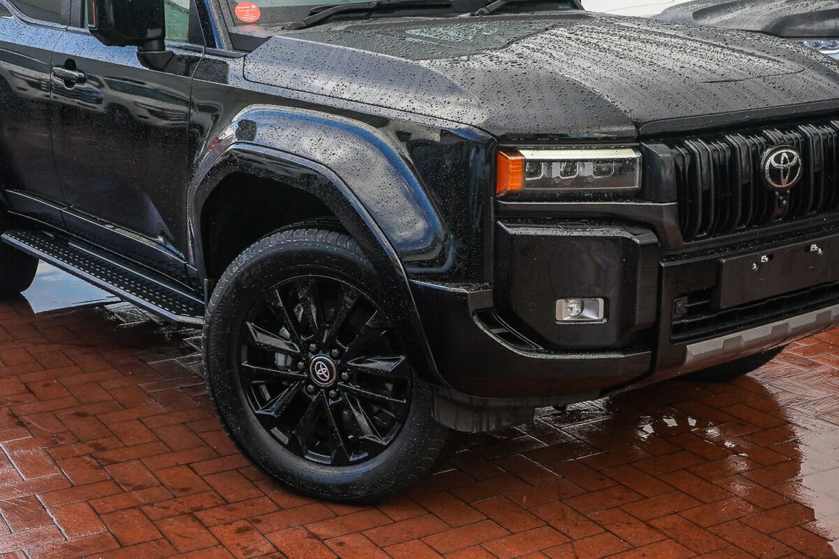 Toyota Landcruiser Prado image 2