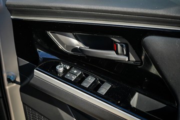 https://vehicle-cdn.autoleague.cloud/28166_6512328_18.jpg