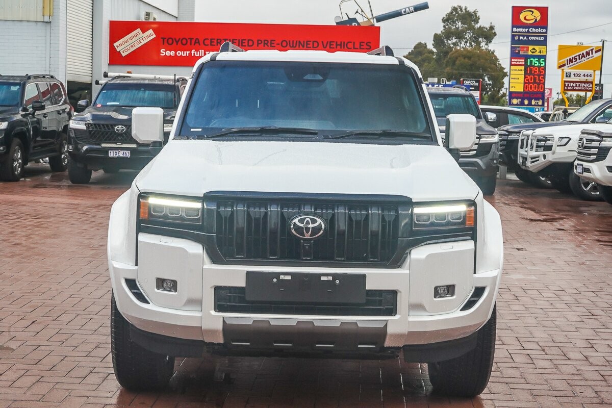 Toyota Landcruiser Prado image 3