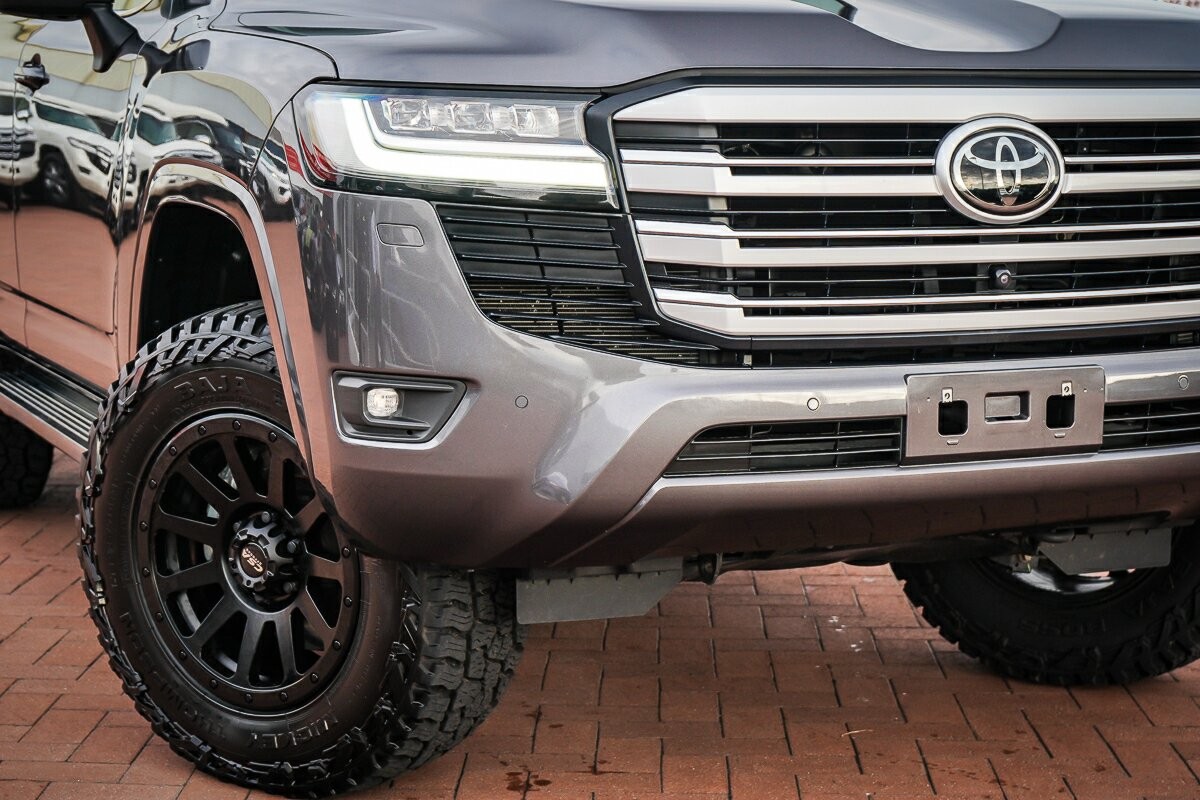 Toyota Landcruiser image 2