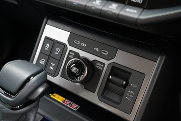 https://vehicle-cdn.autoleague.cloud/28166_6512344_24.jpg