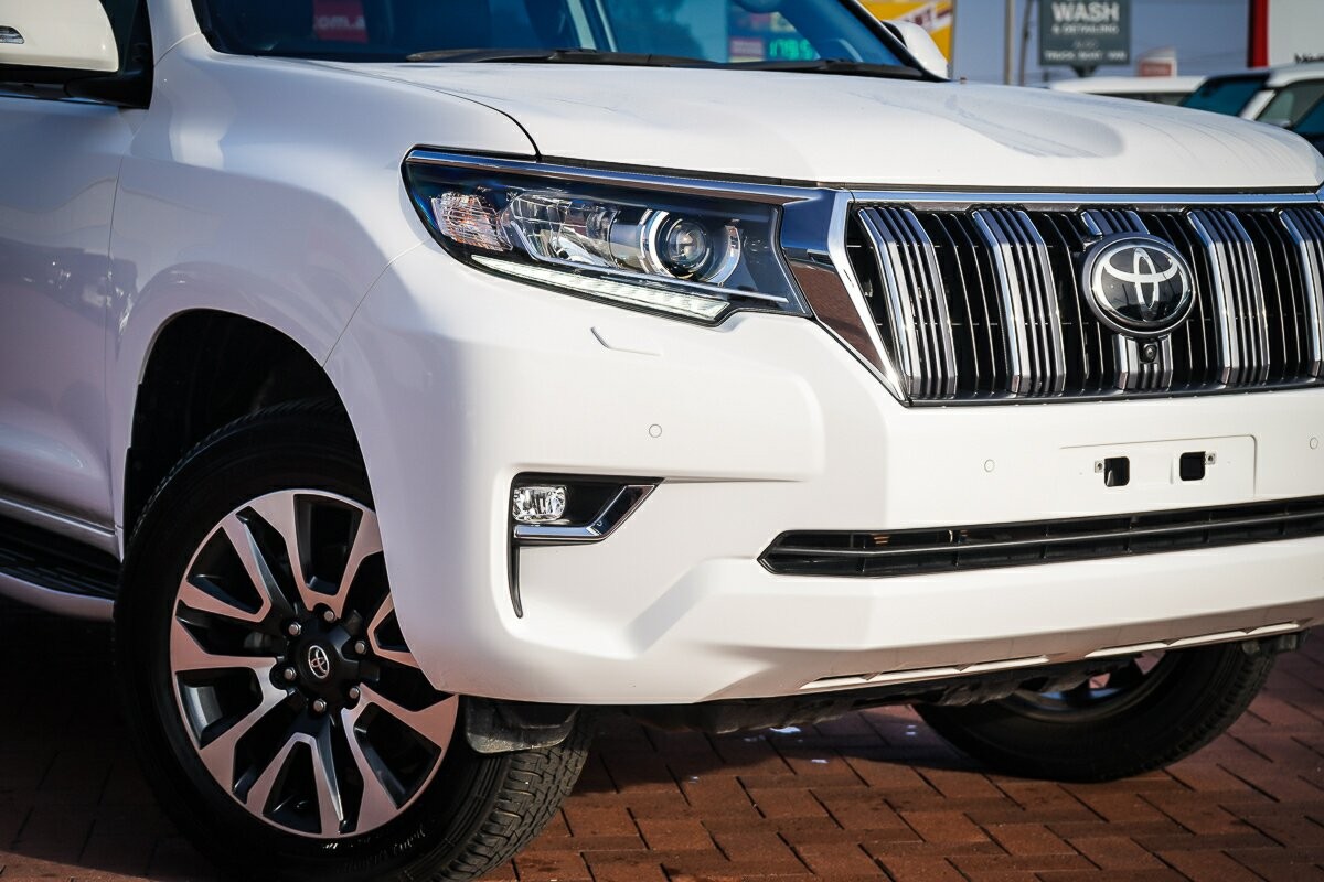 Toyota Landcruiser Prado image 2