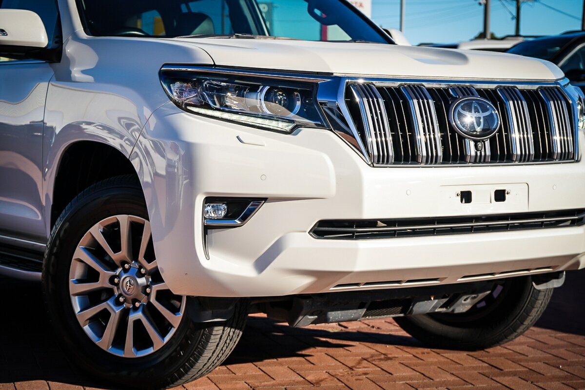 Toyota Landcruiser Prado image 2
