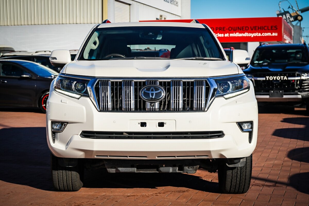 Toyota Landcruiser Prado image 3