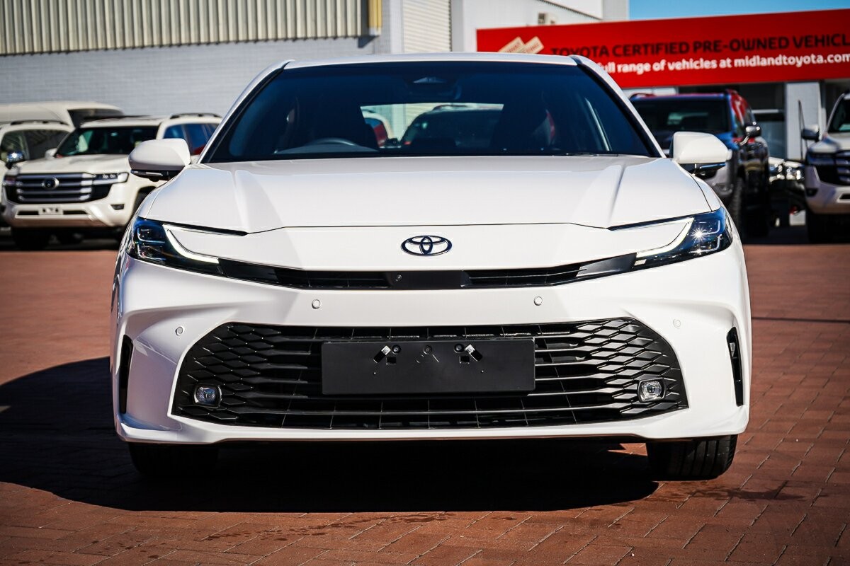 Toyota Camry image 3