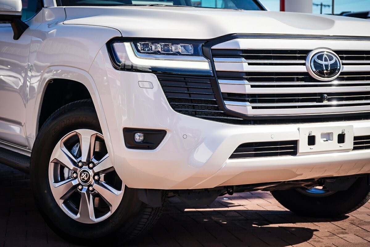 Toyota Landcruiser image 2
