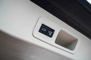 https://vehicle-cdn.autoleague.cloud/28166_6512403_10.jpg