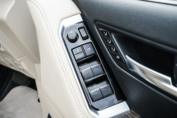 https://vehicle-cdn.autoleague.cloud/28166_6512403_15.jpg