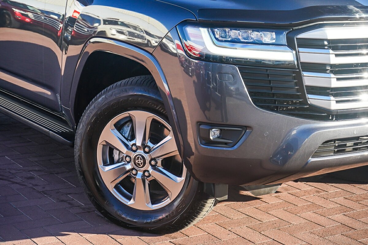 Toyota Landcruiser image 2