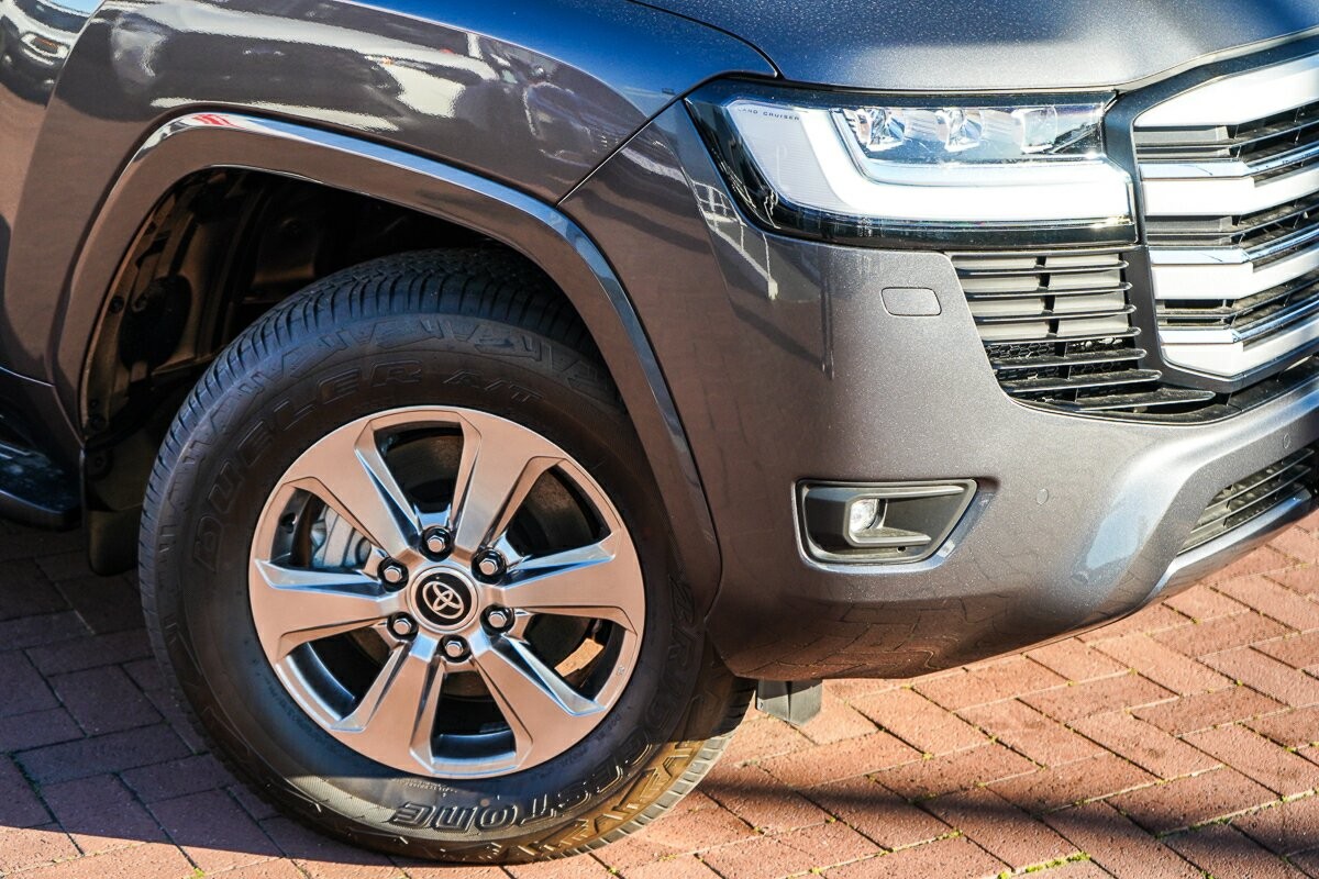 Toyota Landcruiser image 2