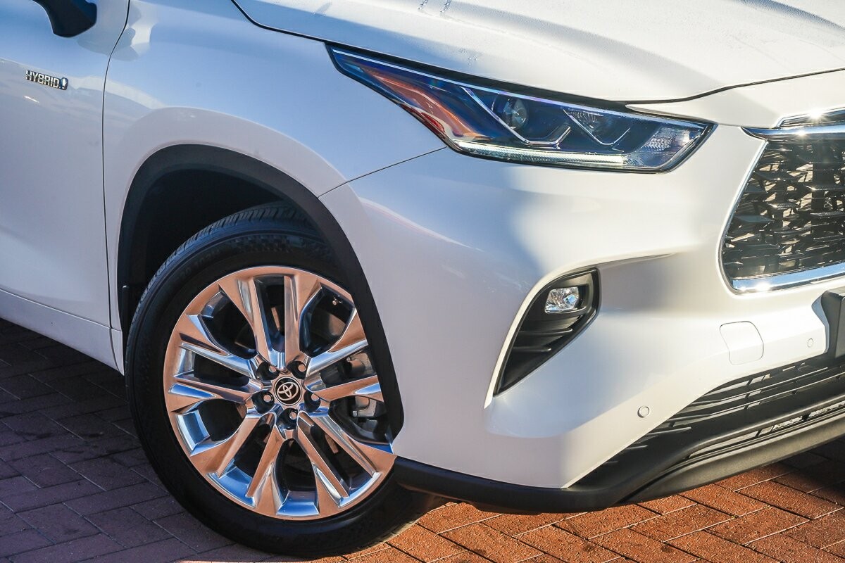 Toyota Kluger image 2