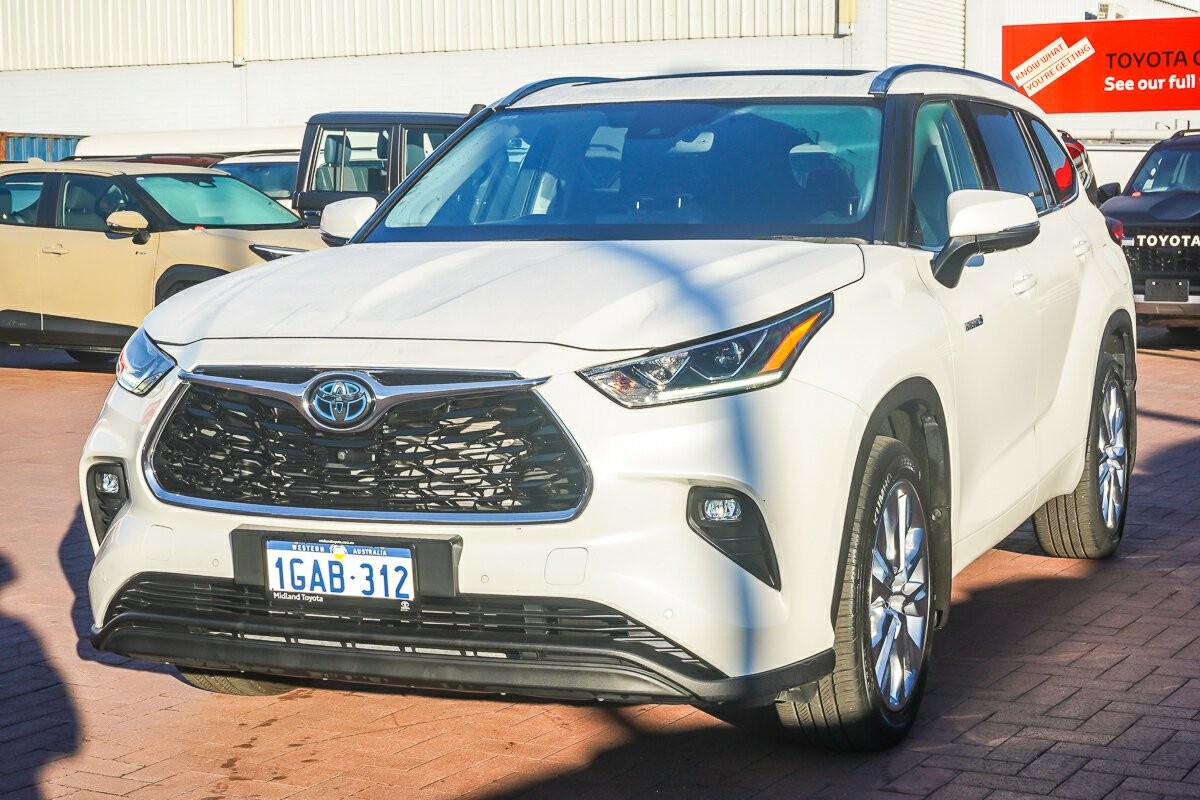 Toyota Kluger image 4